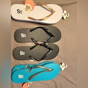 3 pairs of Flip Flops with Logo